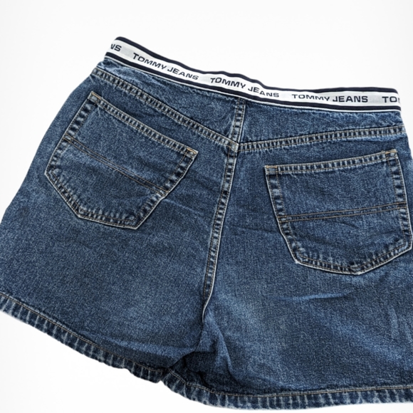 Vintage y2k 90s Tommy Hilfiger graphic belt denim shorts - Picture 2 of 4